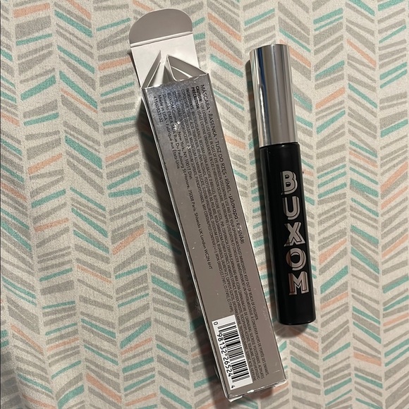Buxom Black Mascara - Picture 4 of 5